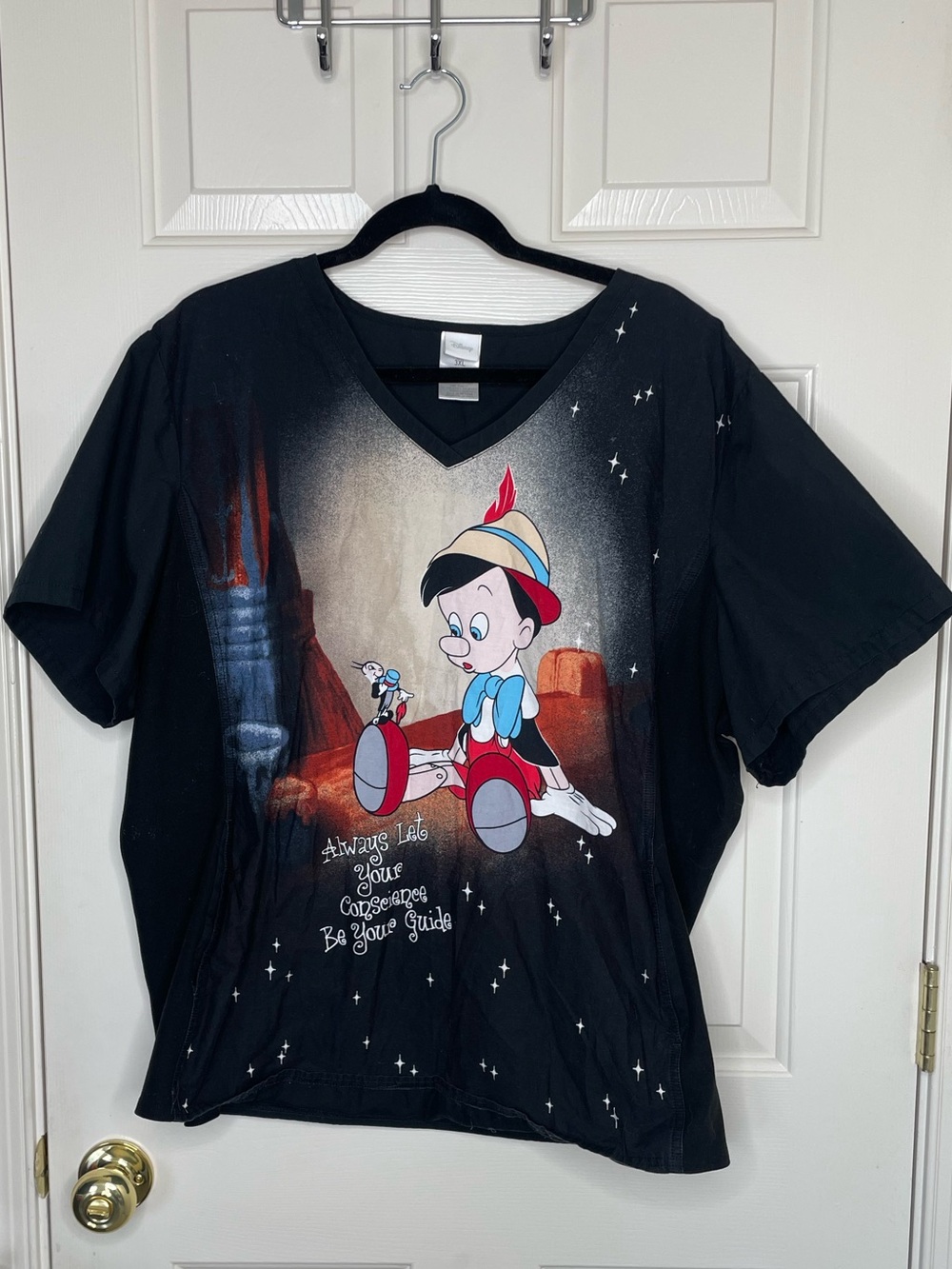 Disney Pinocchio Jiminy Cricket V-Neck Graphic Scrub Top 3XL Plus Black